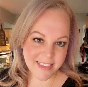 Meet your Posher, Denise